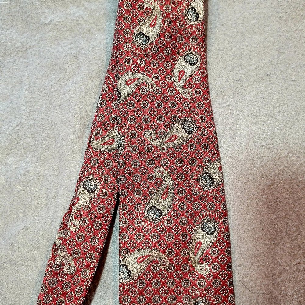 Oscar De La Renta Designer Necktie - The power tie for your collection!